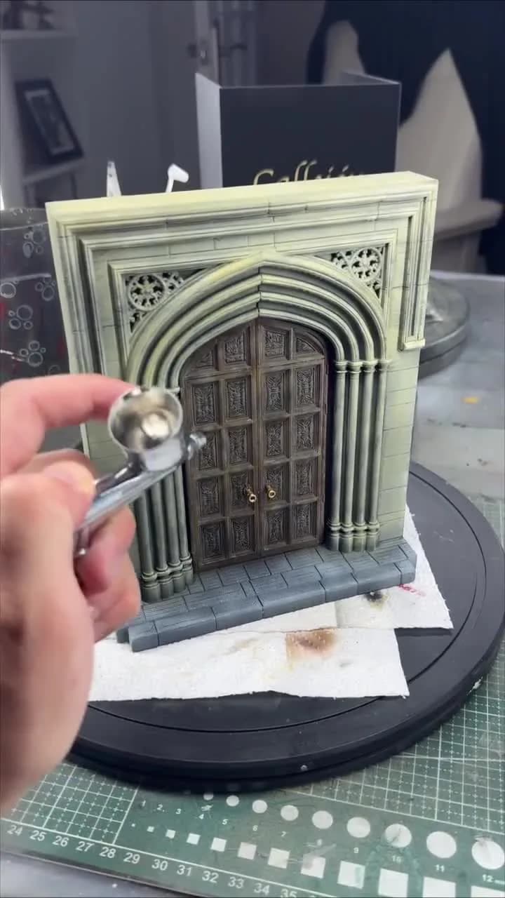 Puerta del Gran Comedor del Castillo Mágico — Así pintamos la puerta del Gran Comedor de Hogwarts, paso a paso