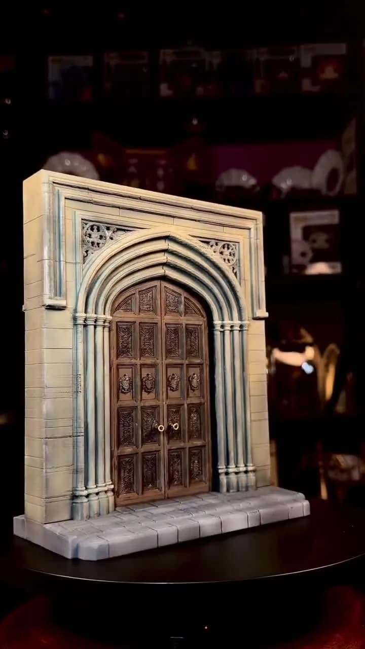 Puerta del Gran Comedor del Castillo Mágico — Así pintamos la puerta del Gran Comedor de Hogwarts, paso a paso