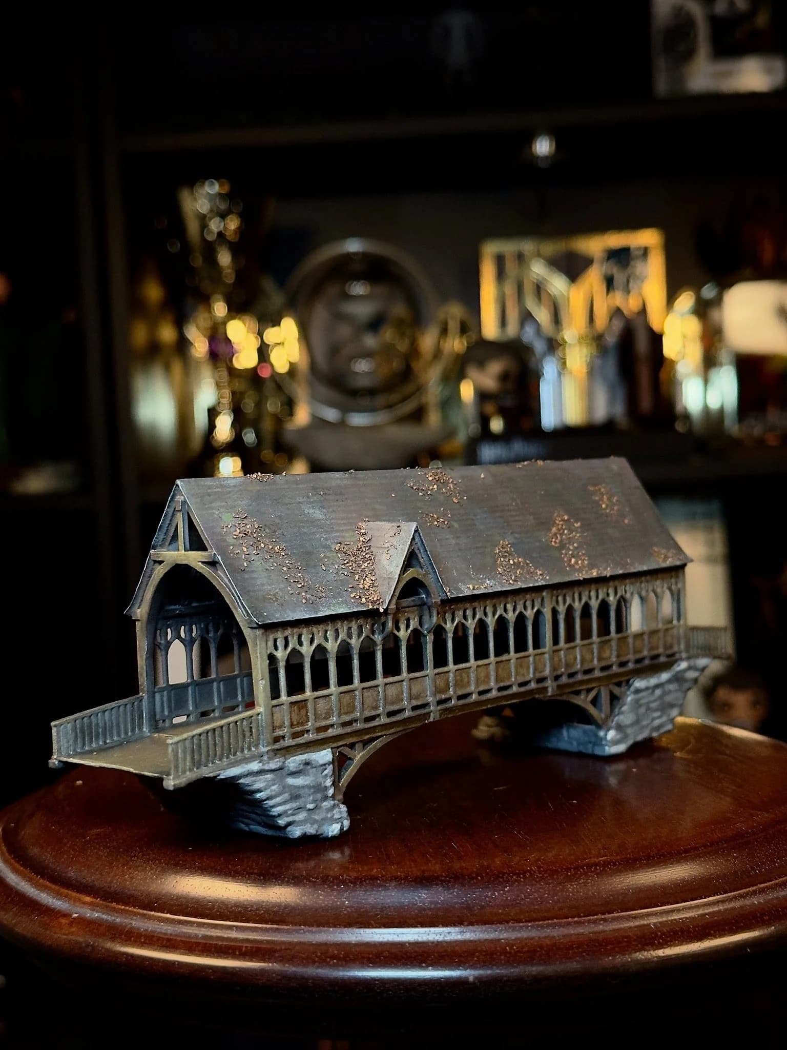Brücke des magischen Schlosses — Die Hogwarts-Brücke: so wird ein detailreiches Stück bemalt, in 5 Schritten