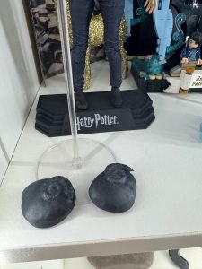 Piedras lanzadas por la joven bruja